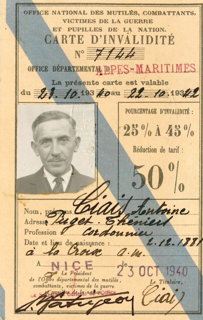 Carte d'invalidité délivrée à Ciais Antoine le 23 octobre 1940. (recto)