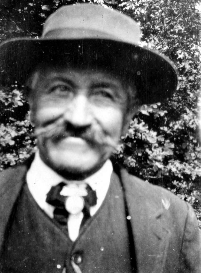 [M. Lance, en costume du dimanche, Hameau des Laves, Barels.]