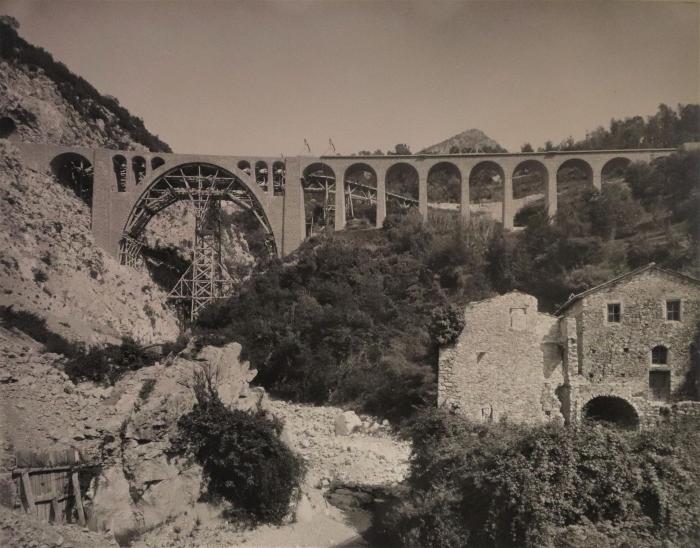 Viaduc d'Erbossiera grande arche surhaussée de 36m00 d'ouverture au kil. 18-600