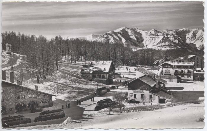 6737. Les Alpes-Maritimes Valberg - (alt. 1700m) - les Hôtels et la chaîne du St Honorat